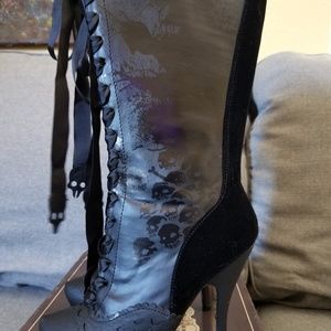 Black boots,new in box